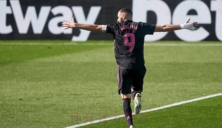 仅落后亨利 本泽马成史上进球第二多的法国球员 仅落后亨利 本泽马成史上进球第二多的法国球员