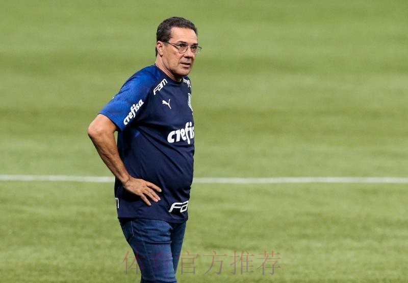 官方:前皇马主帅卢森博格新冠病毒检测呈阳性 官方:前皇马主帅卢森博格新冠病毒检测呈阳性